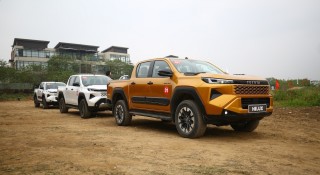Bán tải Toyota Hilux được đại lý ưu đãi, bản Pro xuống còn 666 triệu đồng